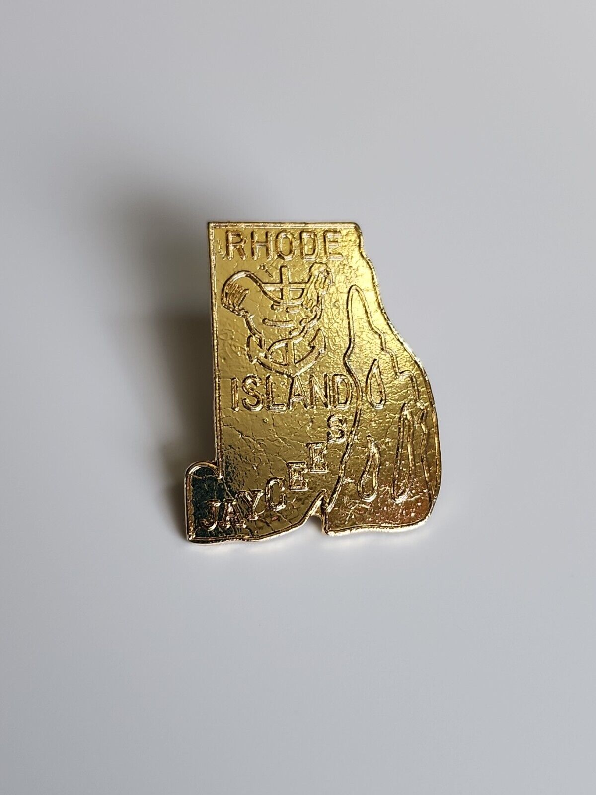 Rhode Island Jaycees Trading Pin Map Shaped Gold Colored Rooster